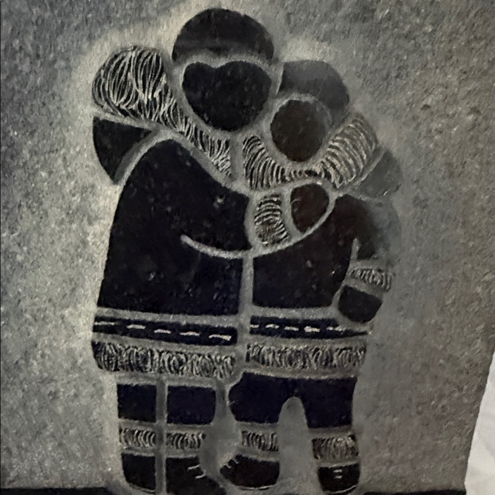 Vintage David Bernett Inuit Relief Stone Carving "Just Pals" Signed - Picture 8 of 8